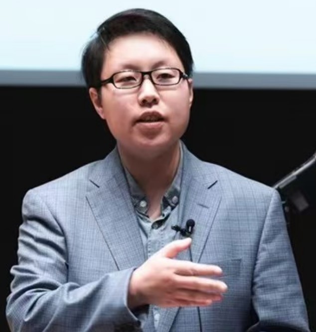 Chris Wei Zhou